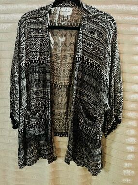 American Eagle Outfitters Black and White Patterned kimono Cardigan